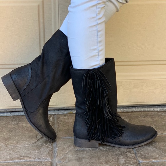 Boutique Shoes - Black Distressed Fringe Western Tall Ankle Boots